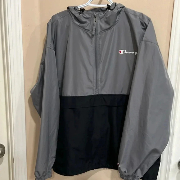 (1)  Champion pull over spring jacket - Picture 1 of 6